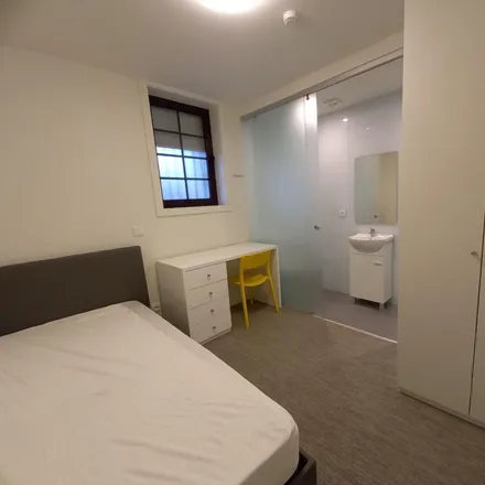 Rent this 9 bed room on Rua de Pereira Reis in 4200-096 Porto, Portugal