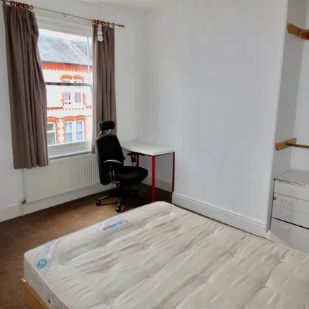 Rent this 3 bed apartment on Lorne Road in Leicester, LE2 3AR