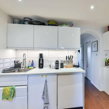 Image 4 - Oxley Close, London, SE1 5HN, United Kingdom - Apartment for rent