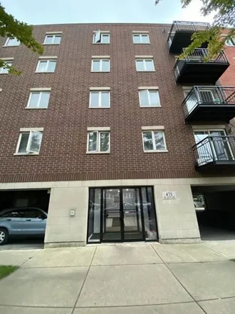Buy this 3 bed condo on 469 West 24th Street in Chicago, IL 60616