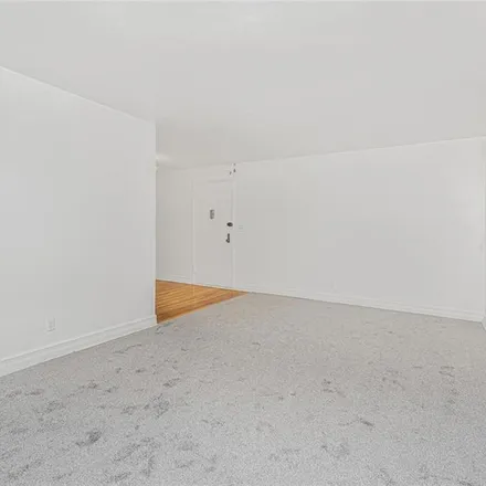 Image 3 - 23 Sadore Lane, Mohegan Heights, City of Yonkers, NY 10710, USA - Apartment for rent