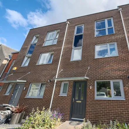 Rent this 4 bed townhouse on Vimy Drive in Dartford, DA1 5FJ