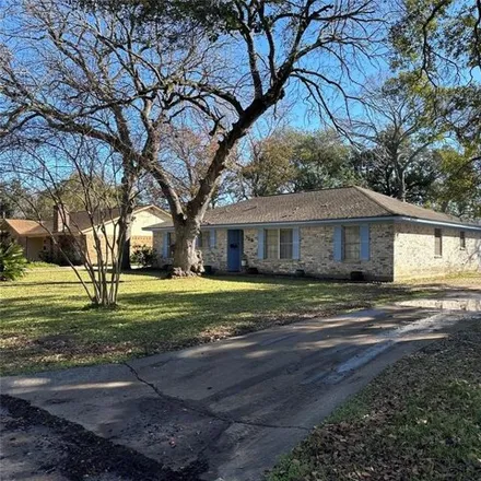 Image 2 - 126 Emerald Drive, Clute, TX 77531, USA - House for sale