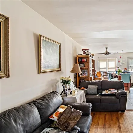 Image 4 - 1245 Crosby Avenue, New York, NY 10461, USA - Townhouse for sale