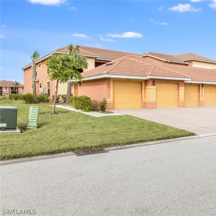 Buy this 2 bed condo on 998 Lake McGregor Drive in Cypress Lake, FL 33919