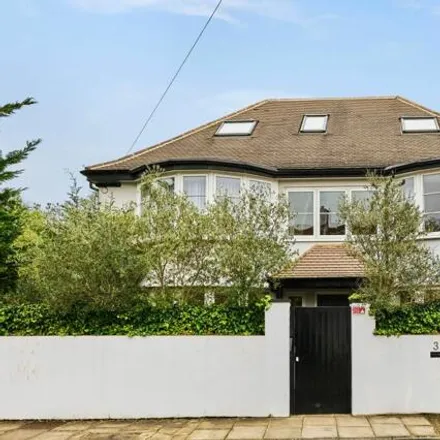 Rent this 6 bed house on 32 West Temple Sheen in London, SW14 7AP
