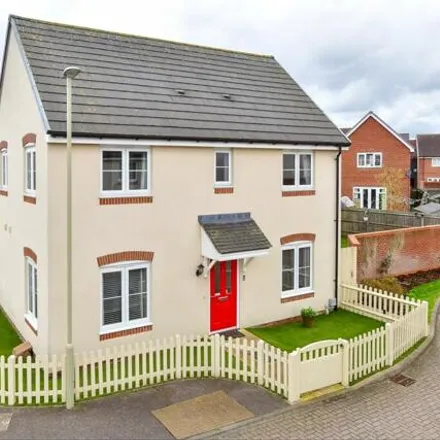 Buy this 3 bed house on Lincoln Gardens in Cheeseman's Green, TN25 7FX