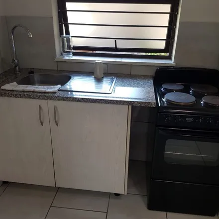 Image 2 - Umgeni Crescent, Gallo Manor, Sandton, 2052, South Africa - Apartment for rent