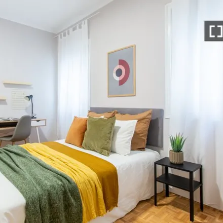 Rent this 7 bed room on Madrid in txirimiri, Calle de Ferraz
