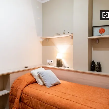 Rent this 3 bed room on Carrer del Comte Güell in 08001 Barcelona, Spain