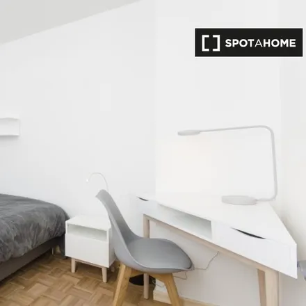 Rent this 8 bed room on Berlaymont in Rue de la Loi - Wetstraat 200, 1040 Brussels