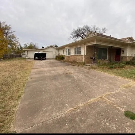 Buy this 3 bed house on 987 East Oklahoma Avenue in Tonkawa, Kay County