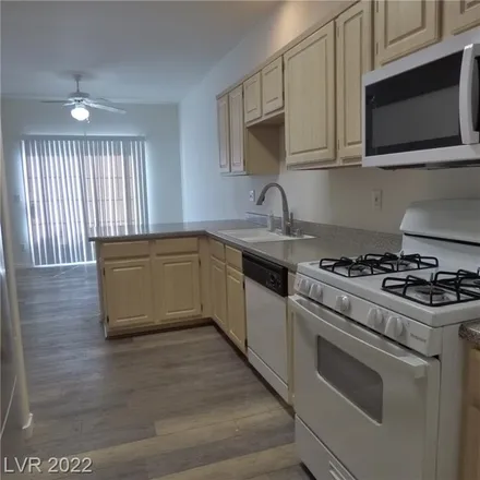 Image 4 - 1601 Cave Spring Drive, Henderson, NV 89014, USA - Townhouse for rent