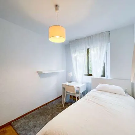 Rent this 3 bed apartment on Madrid in Félix Rguez. de la Fuente Nº 12, Calle de Félix Rodríguez de la Fuente