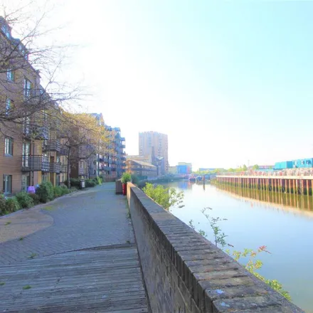 Image 3 - Hewett Quays, Abbey Road, London, IG11 7BH, United Kingdom - Apartment for rent