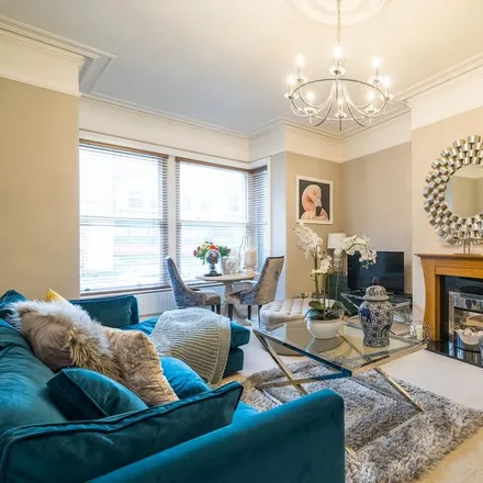 Image 3 - Valley Mount, Harrogate, HG2 0JS, United Kingdom - Apartment for rent