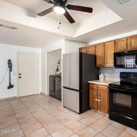 Image 7 - 4723 West Sierra Vista Drive, Bethany Heights, Glendale, AZ 85301, USA - Apartment for sale