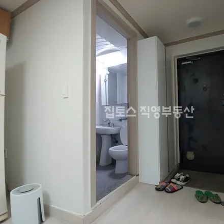 Rent this 2 bed apartment on 서울특별시 강남구 대치동 916-59