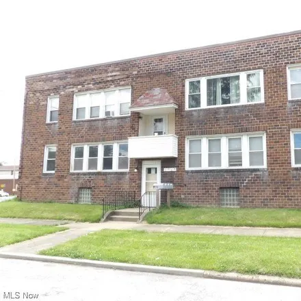 Rent this 2 bed apartment on 20 North Richview Avenue in Youngstown, OH 44509