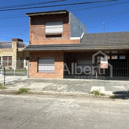 Buy this 4 bed house on Mercedes Álvarez 1933 in Partido de Morón, El Palomar