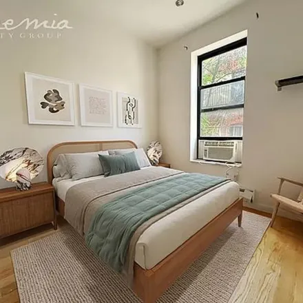 Rent this 4 bed apartment on 4 West 108th Street in New York, NY 10025