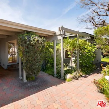 Image 1 - 2963 Oakhurst Avenue, Los Angeles, CA 90034, USA - House for rent