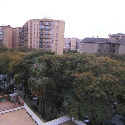 Image 7 - Avenida de Eduardo Dato, 32, 41018 Seville, Spain - Apartment for rent