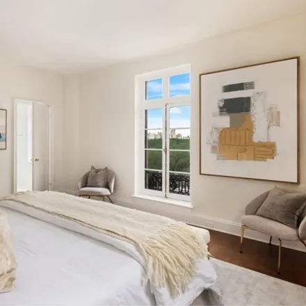 Image 5 - 2 East 70th Street, New York, NY 10021, USA - Apartment for sale