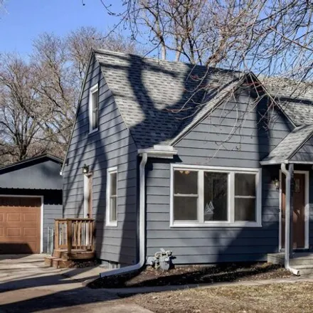 Buy this 3 bed house on South 44th Street in Lincoln, NE 68506