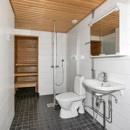Rent this 2 bed apartment on Kaskitie 5 in 04414 Järvenpää, Finland