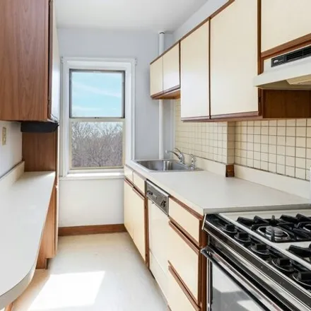 Image 5 - 5401 Riverdale Avenue, New York, NY 10471, USA - Apartment for sale