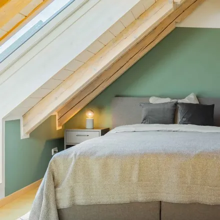 Rent this 6 bed room on De Vivo's in Plinganserstraße 102, 81369 Munich