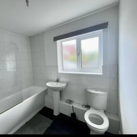 Image 6 - Bowscale Close, Manchester, M13 0NP, United Kingdom - Apartment for sale