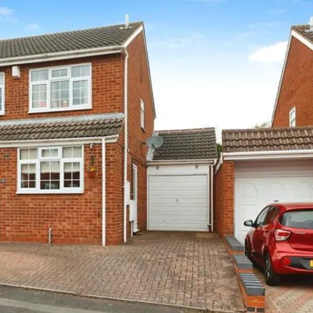 Buy this 3 bed duplex on Centurion Close in Coleshill CP, B46 1UB