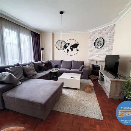 Rent this 2 bed apartment on Place du Roi Vainqueur - Koning Overwinnaarplein 3 in 1040 Etterbeek, Belgium