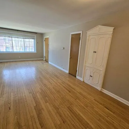 Image 7 - 4544 North Oakland Avenue, Whitefish Bay, WI 53211, USA - Apartment for rent