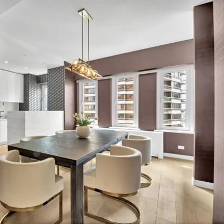 Image 2 - 200 East 62nd Street, New York, NY 10065, USA - Condo for sale