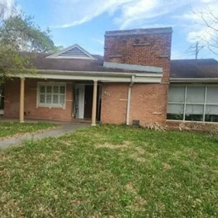 Buy this 3 bed house on 975 Magnolia Street in Lake Jackson, TX 77566