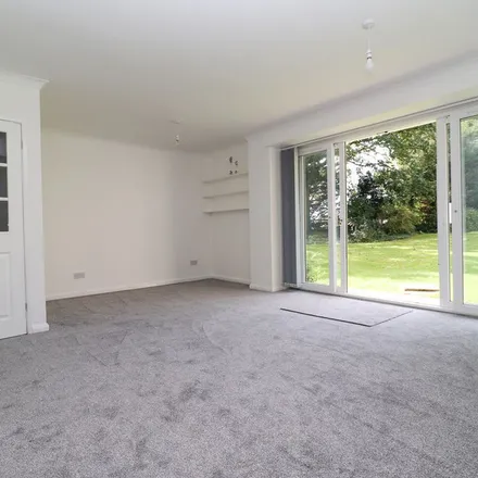 Image 2 - Westfield Close, Hamble-le-Rice, SO31 4LG, United Kingdom - Apartment for rent