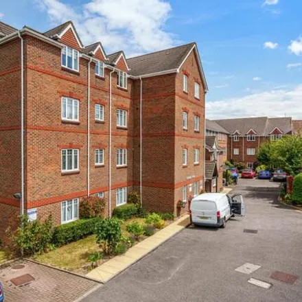 Rent this 2 bed apartment on York Road in Horsell, GU22 7EN