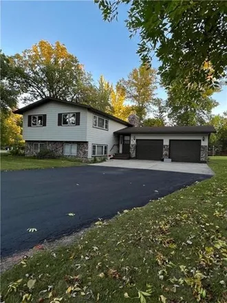 Image 1 - 922 Oakmont Drive, Thief River Falls, MN 56701, USA - House for sale