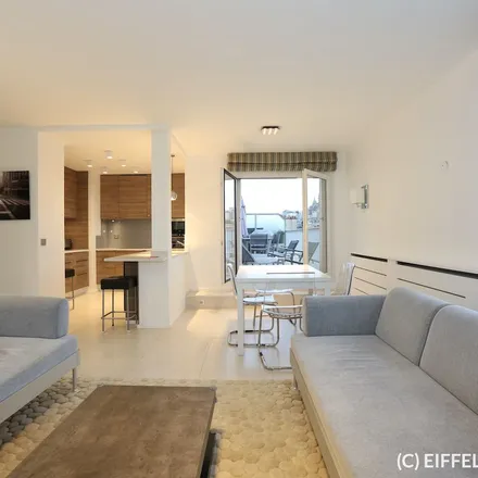 Image 3 - 7 Square Ornano, 75018 Paris, France - Apartment for rent