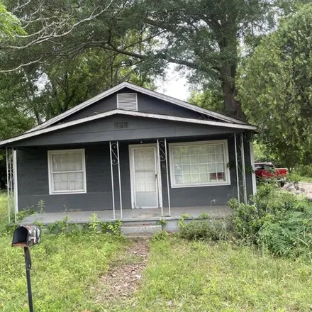 Buy this 3 bed house on 1305 South 13th Street in Columbus, MS 39701