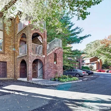 Image 2 - 900 Valley Road, Clifton, NJ 07013, USA - Townhouse for sale