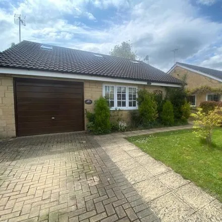 Buy this 3 bed house on Redhill Close in Derry Hill, SN11 9NY