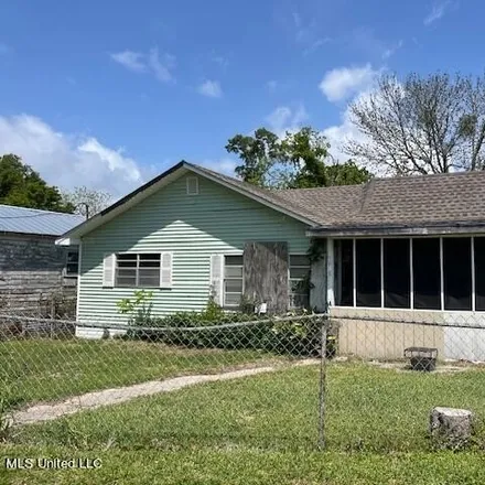 Buy this 2 bed house on 1608 East Railroad Street in Gulfport, MS 39501