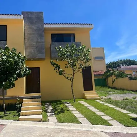 Buy this 4 bed house on Calle Tulipanes in Paraíso, 62564 Jiutepec