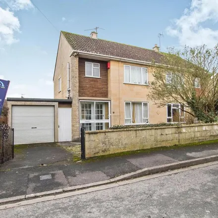 Rent this 3 bed duplex on Chedworth Close in Bath, BA2 7AF