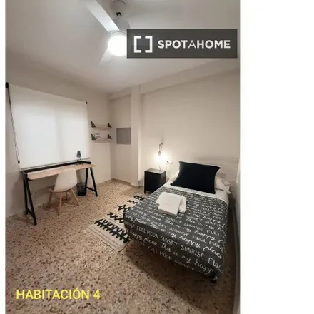 Rent this 4 bed room on Campus dels Tarongers in Carrer del Professor Ernest Lluch, 46022 Valencia