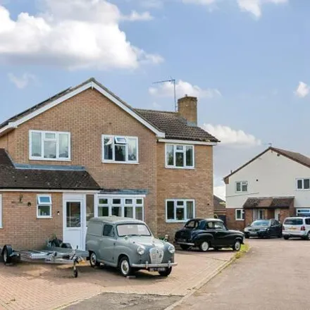 Buy this 5 bed house on Alfriston Place in Banbury, OX16 1XT